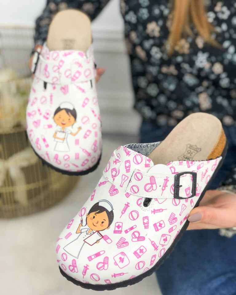 Pink Nurse Γυναικεία ανατομικά σαμπό νοσηλευτων με σχέδια /