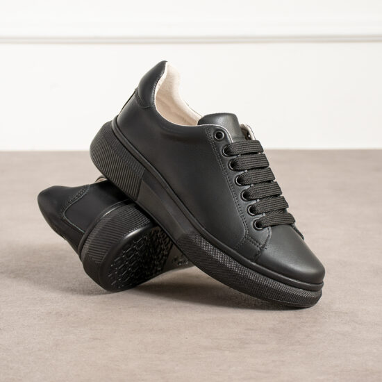 Ελαφριά γυναικεία μαύρα sneakers από φυσικό δέρμα /