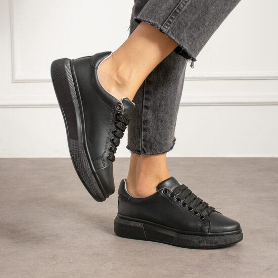 Ελαφριά γυναικεία μαύρα sneakers από φυσικό δέρμα /