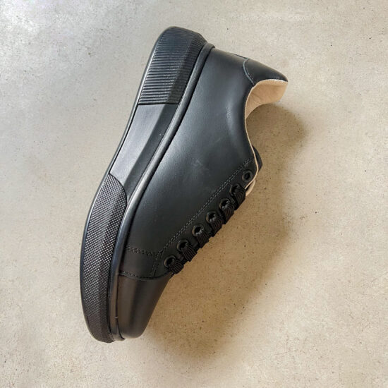 Ελαφριά γυναικεία μαύρα sneakers από φυσικό δέρμα /