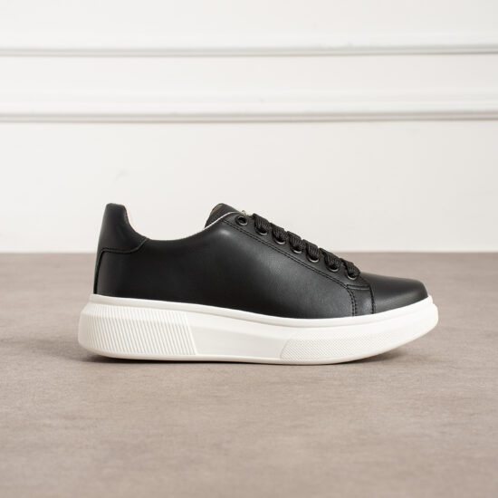 Ελαφριά γυναικεία μαύρα sneakers από φυσικό δέρμα /