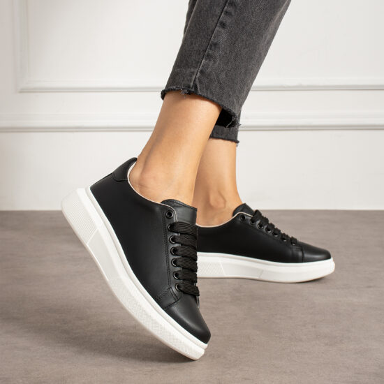 Ελαφριά γυναικεία μαύρα sneakers από φυσικό δέρμα