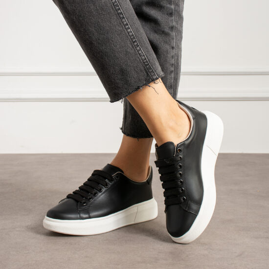 Ελαφριά γυναικεία μαύρα sneakers από φυσικό δέρμα /