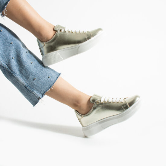 Ελαφριά γυναικεία χρυσά sneakers από φυσικό δέρμα /