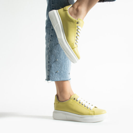 Ελαφριά γυναικεία κίτρινα sneakers από φυσικό δέρμα /