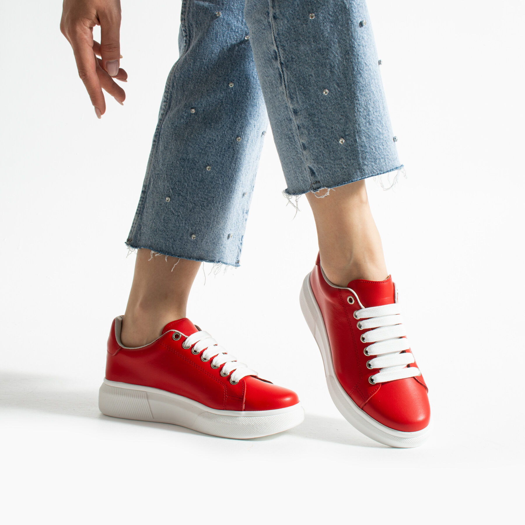 Ελαφριά γυναικεία κόκκινα sneakers από φυσικό δέρμα