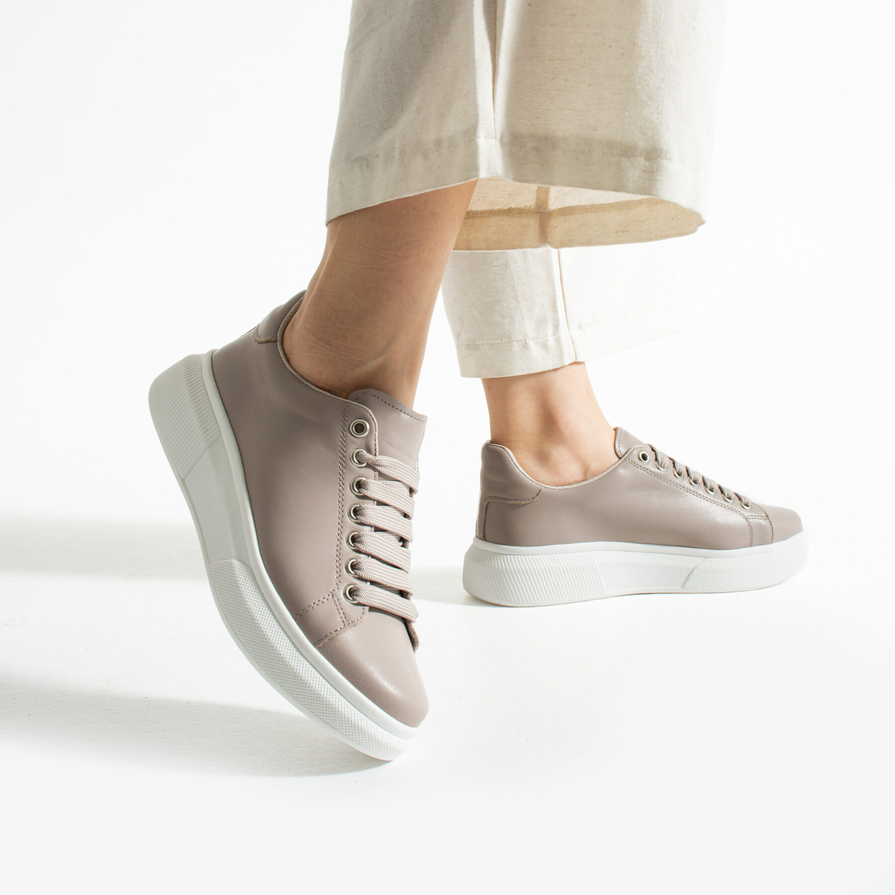 Ελαφριά γυναικεία ταουπ sneakers από φυσικό δέρμα