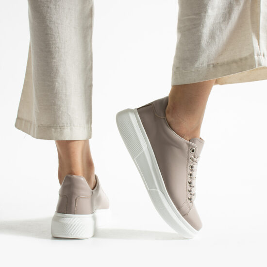 Ελαφριά γυναικεία ταουπ sneakers από φυσικό δέρμα /