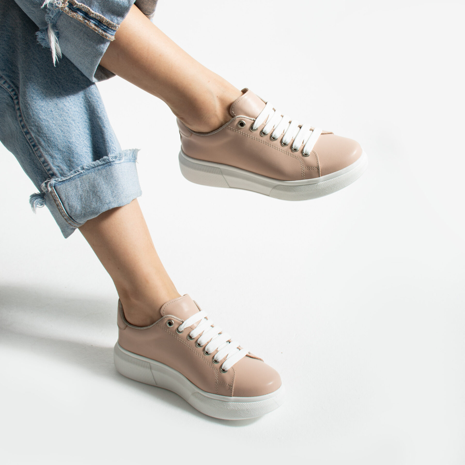 Ελαφριά γυναικεία nude sneakers από φυσικό δέρμα
