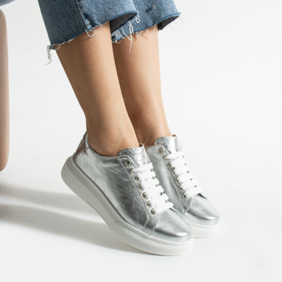 Ελαφριά γυναικεία ασημί sneakers από φυσικό δέρμα Sneakers γυναικεία πολύχρωμα 2 Alternative view of Ελαφριά γυναικεία ασημί sneakers από φυσικό δέρμα