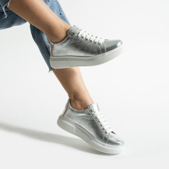 Ελαφριά γυναικεία ασημί sneakers από φυσικό δέρμα /