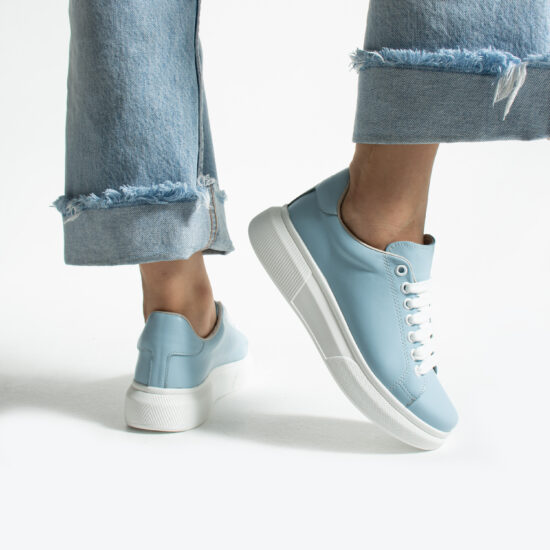 Ελαφριά γυναικεία μπλε sneakers από φυσικό δέρμα /