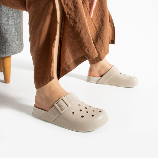 Nude γυναικείες λαστιχένιες παντόφλες τύπου clogs /