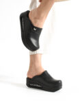 Comfort Black Μαύρα γυναικεία σαμπό εργασίας με πλατφόρμα από οικολογικό δέρμα /