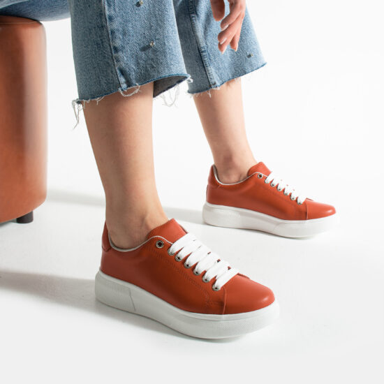 Ελαφριά γυναικεία κόκκινα sneakers από φυσικό δέρμα /