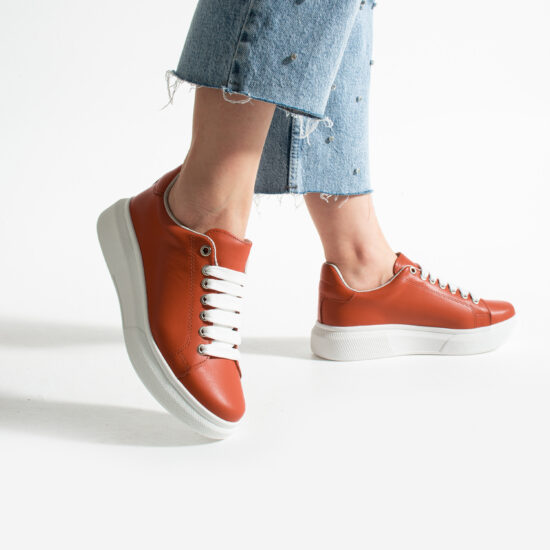 Ελαφριά γυναικεία κόκκινα sneakers από φυσικό δέρμα /